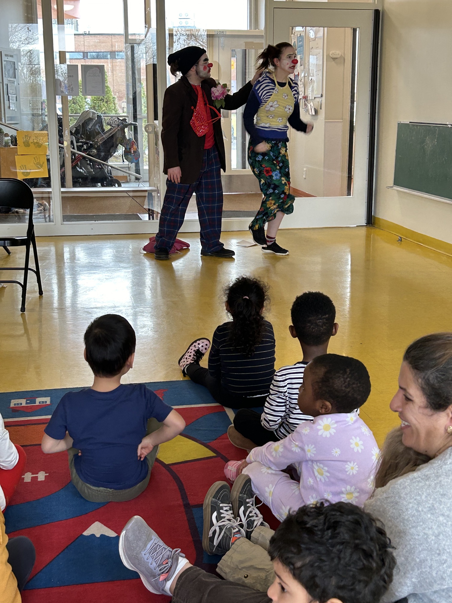 image Des clowns étudiants en visite au CPE